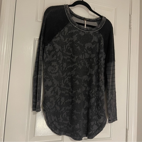 🎉HOST PICK🎉 Free People black & grey “Bed of Roses” pullover sweater - Picture 5 of 16